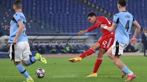 Jamal musiala has never needed much of an opportunity to make an impression, and so it has proved again at euro 2020. Jamal Musiala Beim Fc Bayern Dribbeln Um Staunende Manner Sport Sz De