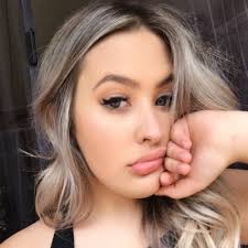 Miranda Hansen (@Miranda_Hansen9)