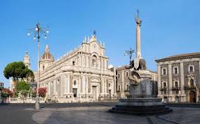 Ancak piazza del duomo yani duomo meydanı bu cazibe odağının da merkezi. Piazza Del Duomo Di Catania Fidelity Viaggi