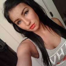 Amanda Erhart's Instagram, Twitter & Facebook