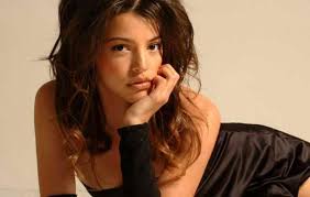 Calu Rivero cambió de look y posó sensual para Luis Ortega