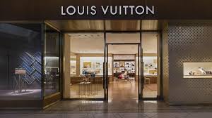 International plaza is a traditional enclosed shopping mall anchored by dillard's, neiman marcus, nordstrom. Louis Vuitton International Plaza Tampa Florida Nar Media Kit