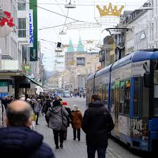 #inzidenz instagram videos and photos. Corona Inzidenz Fallt In Kassel Unter 35 Aber Auch Erste Corona Mutationen Bestatigt Kassel