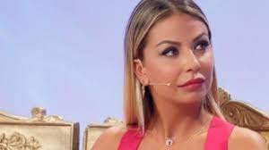Sabrina ha anche avuto un'esperienza televisiva partecipando al talent show amici condotto da maria de filippi nel 2004 nella sezione danza, arrivando anche in finale ma sconfitta dal ballerino leon cino. Sabrina Ghio E Il Cambiamento Da Amici Di Maria A Uomini Donne