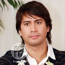 Sam Milby says it's none of his business that Anne Curtis reportedly kissed  a non-showbiz guy