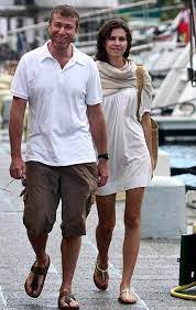 Wonder what went through her mind when they asked her to pose. Who Is Roman Abramovich Dating Roman Abramovich Girlfriend Wife