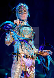 Ney de souza pereira (born august 1, 1941, in bela vista, mato grosso do sul), widely known as ney matogrosso, is a brazilian singer. Ney Matogrosso Egidio Santos
