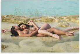 Yan matan Nude Beach na zamani Canvas Posters Nigeria | Ubuy