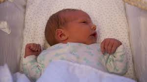 The nurse gave birth in the car because she didn't want her colleagues to  see her naked (Photo)