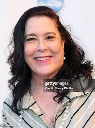 Ann Shine's Instagram, Twitter & Facebook