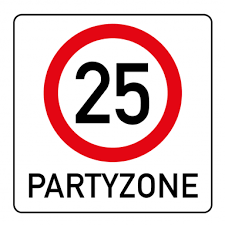 Lustige Quadratische Einladung Zum 25 Geburtstag Mit Verkehrsschild Partyzone Tempo 25 Hinweis Fu Einladungen Einladungskarten Geburtstag Einladungskarten