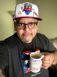 Grooving… On a Sunday afternoon! Have a great day, everyone! ☕️🤎