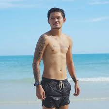 Last updated october 01, 2020. Mrvvip On Twitter Syamsir Alam Shirtless In Belitung Selebwatch
