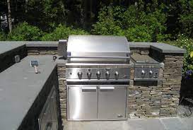 When the weather is nice and the sun is shining, the last thing you want is to be trapped inside slaving away in an indoor kitchen. Toronto Outdoor Kitchens Free No Obligation 3d Design Trade Discount On All Outdoor Kitchen Appliances Tel 647 660 7556
