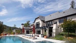 These are questions millions of bieber fans around the world. Justin Hailey Bieber Kaufen Sie Eine Villa Im Wert Von 25 8 Millionen Us Dollar In Beverly Hills Nach Welt