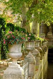 Lumo Lifestyle Kavelyretki Pariisissa A Walk In Paris Beautiful Gardens Dream Garden Garden Urns