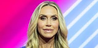 Vicki Strauss's Instagram, Twitter & Facebook