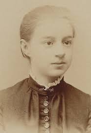 What school and year were these old class photos taken in Dundee, Scotland?