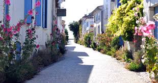Pour moi le plus joli marché de l région dans cette ville magnifique qu' est uzes. What To See And Do In Royan Charente Maritime The Good Life France