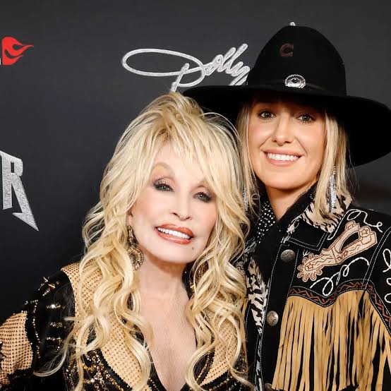 Lainey Wilson's 'Dream Come True' Performance With Dolly Parton - Backstage  Country
