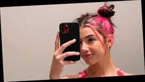 Born may 1, 2004) is an american social media personality and dancer. Charli D Amelio Ditches Short Pink Hair For Longer Locks Indibuzzonline Com