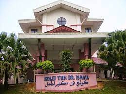 1) pertandingan melukis potret tun dr. Kolej Tun Dr Ismail 1 Di Bandar Kuala Lumpur