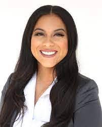 Renee Luster's Instagram, Twitter & Facebook