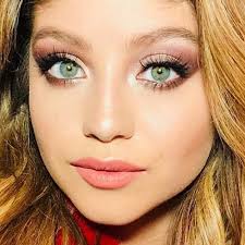 En medio de la promoción de su nueva canción: Karol Sevilla Clothes Outfits Steal Her Style
