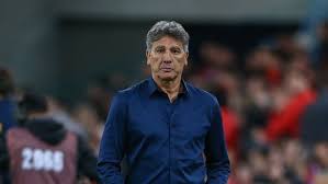 Renato portaluppi, ou simplesmente renato gaúcho, sempre foi conhecido por seus dribles fantásticos, tanto quanto por seu temperamento forte. Entre Traumas E Glorias Renato Gaucho Reencontra Maracana Em Jogo Decisivo Na Carreira Lance