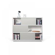 Porte à grange pour un intérieur de style rustique salon avec grande bibliothèque et porte coulissante. Bibliotheques Etageres Meubles Et Rangements Nilo Etagere Blanche Avec 3 Portes Coulissantes Grise Mate Inside75