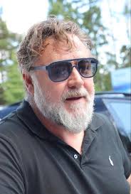 Are there top fans of Russell Crowe here?
