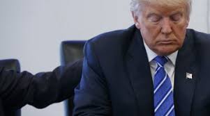 Trump sa vulgárne vyjadroval o ženách. Republikáni chcú, aby odstúpil —  Denník N