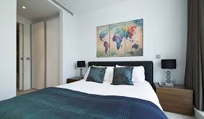 In questa stagione, siamo ancora ispirati dalla natura, motivo per cui i temi naturali dominano ancora nel design. Quadri Su Tela Per Camera Da Letto Homehome