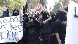Un ou des groupes d'affinité. Heurts Du 1er Mai A Paris Qui Sont Les Black Blocs Lci