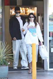 Trae young and devin booker both took 24 shot attempts tonight and combined for 81 points. Freedomroo Kendall Jenner And Boyfriend Devin Booker Make A Quick Market Pitstop In Bel Air Australiannewsreview