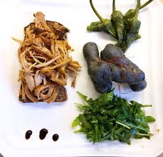 Pulled Turkey Auf Medaillons Von Gerste Dinkel An Rucola Salat Mit Truffelkartoffeln Und Pimientos De Padron Rezept Rucola Salat Rucola Pulled Turkey