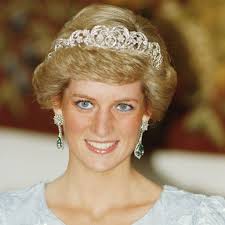 Maybe you would like to learn more about one of these? Lady Diana Voici Pourquoi Elle N A Jamais Change De Coupe De Cheveux En Presence De La Reine D Angleterre Elle