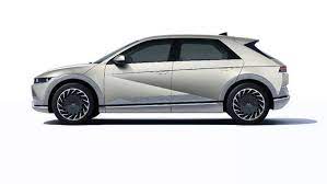 This variant has a 70 kw motor at the front and one with 155 kw at the rear, so a total of 225 kw. Mobil Listrik Hyundai Ioniq 5 Diluncurkan Ngecas 10 Sampai 80 Cuma 18 Menit