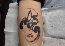 Bói bài quẻ cửu huyền thất tổ, thành tâm khấn nguyện chư tiên linh cửu huyền thất tổ trong tộc họ của mình chứng giám lòng thành và nêu điều muốn cầu xin. Binh Tattoo XÄƒm Hinh Ä'a Náºµng