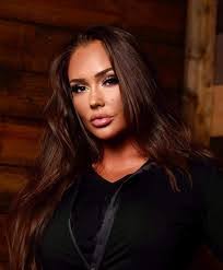 Angela Echols's Instagram, Twitter & Facebook