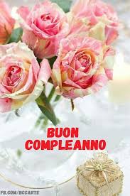 Devi darle i fiori per il suo compleanno! Bellissimo Mazzo Di Fiori Auguri Di Compleanno
