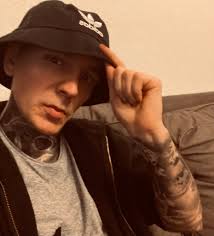 I cringe 😬 when I see people wear A pair of Jeans 👖 while working out  🏋🏽‍♂️ like I know your Roasting inside 🥵