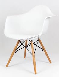 Krzesla I Taborety Do Kuchni Krzesla Drewniane Do Jadalni Allegro Tanie Krzesla Biurowe Poznan Nowoczesne Biale Krzesla Do K Eames Chair Chair Home Decor