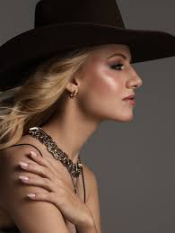 Gratidão define! 🙏🏽 Receber dois prêmios de destaque empresarial como  melhor fotógrafo e produtora de vídeo é uma honra imensa. Obrigado a cada  cliente que confia no meu olhar, a cada parceiro