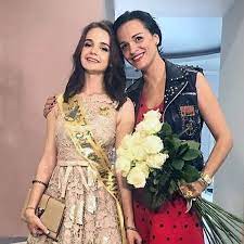 Maybe you would like to learn more about one of these? 21 Letnyaya Doch Pevicy Slavy Poluchila Svoyu Pervuyu Muzykalnuyu Premiyu Vokrug Tv