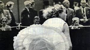 Lea pericoli diede vita a vere e proprie sfilate sul campo, a eventi mondani ibridi e inaspettati. Tennis Lea Pericoli Compie 80 Anni Giravamo Il Mondo Senza Una Lira Photogallery Rai News