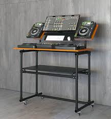 Grundsätzlich kann man aber jede art von tisch problemlos auch selbst bauen. Den Ultimativen Dj Tisch Zum Selber Bauen Anleitung Tisch Bauen Dj Kabine Dj Ausrustung