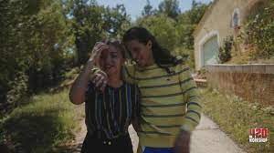 Demande privée ou en commentaire pour avoir les paroles d'une musique en particulier. The Sweater Is Yellow With Stripes Lacoste Of Moha The Sharks In His Youtube Video Luna Spotern