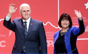 Who Is Karen Pence 7 Facts About Republican Vice President Nominee Mike Pence S Wife