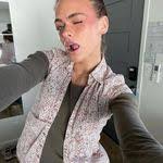 Lora Roark's Instagram, Twitter & Facebook